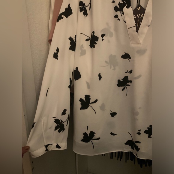 Ava and Viv Long Sleeve Floral Blouse - Picture 4 of 5